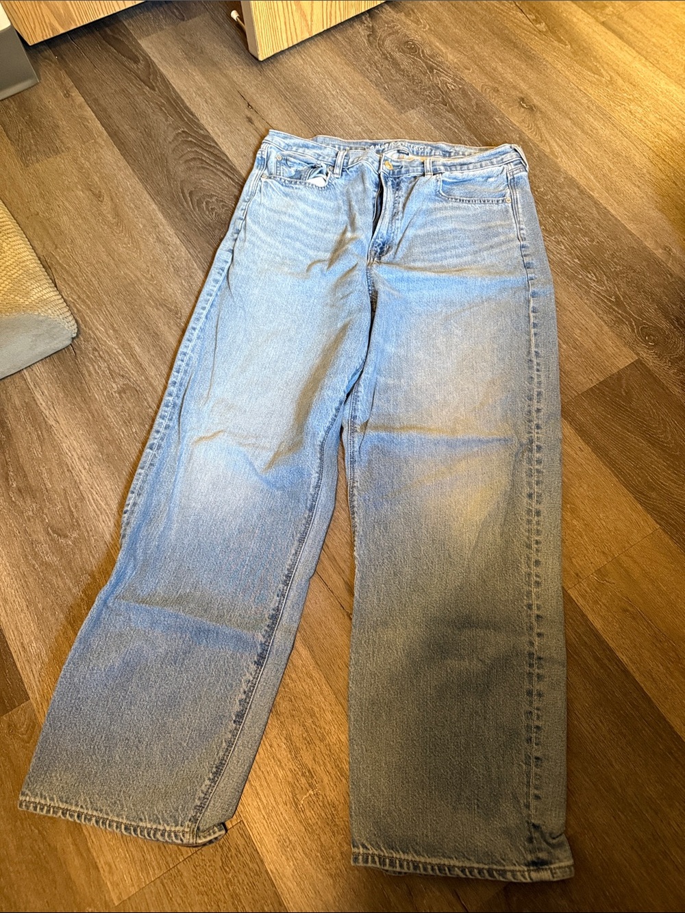 American Eagle Outfitters Light Blue Relaxed/ wide leg Fit women’s Jeans